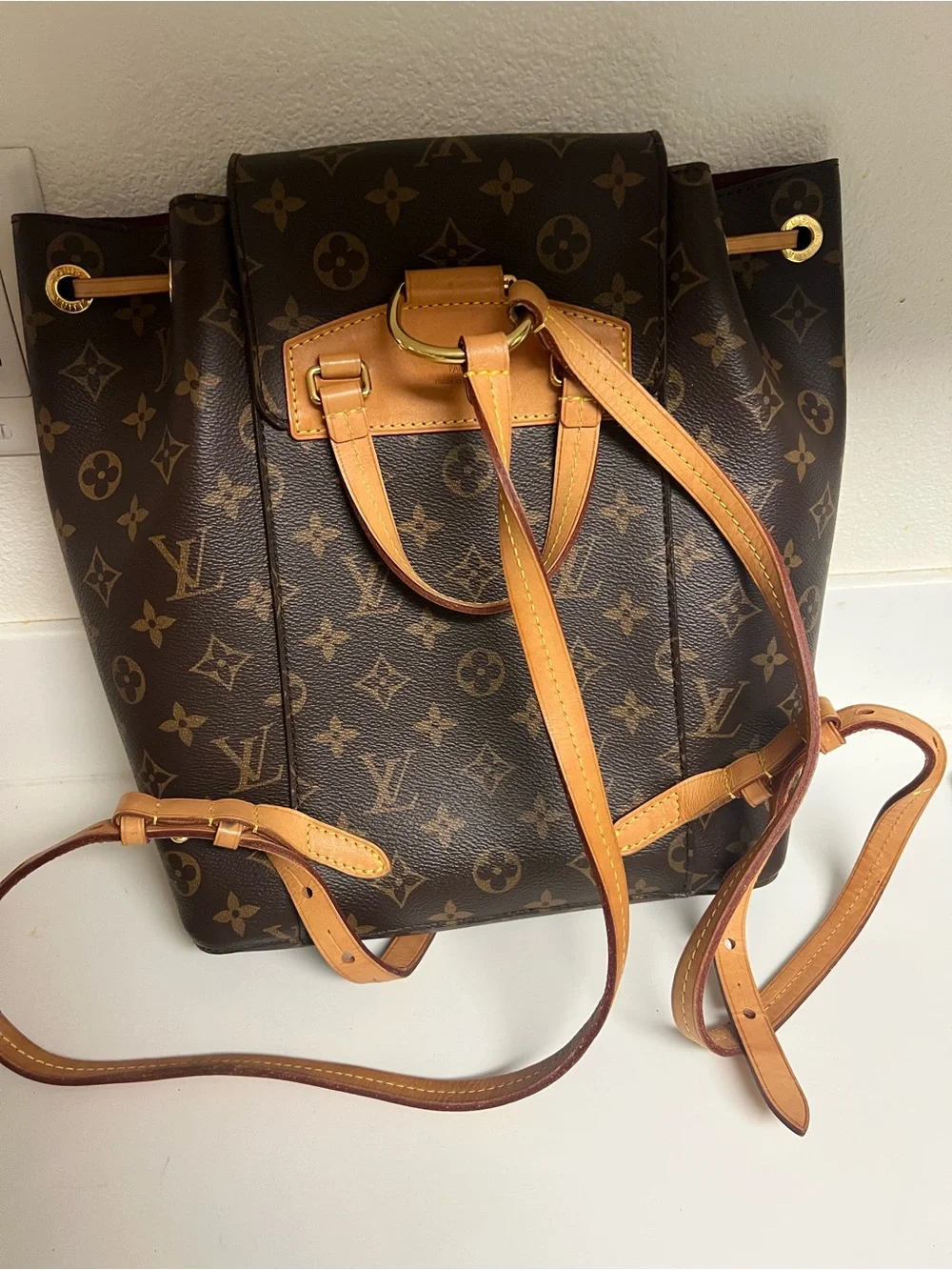 Louis Vuitton signature louis